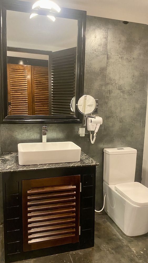 Emerald Bay Resort Mirissa Deluxe Double Room 3