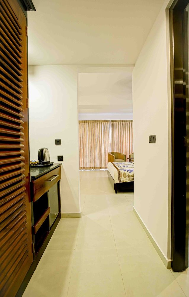 Emerald Bay Resort Mirissa Deluxe Room, 1 King Bed, Sea View 10