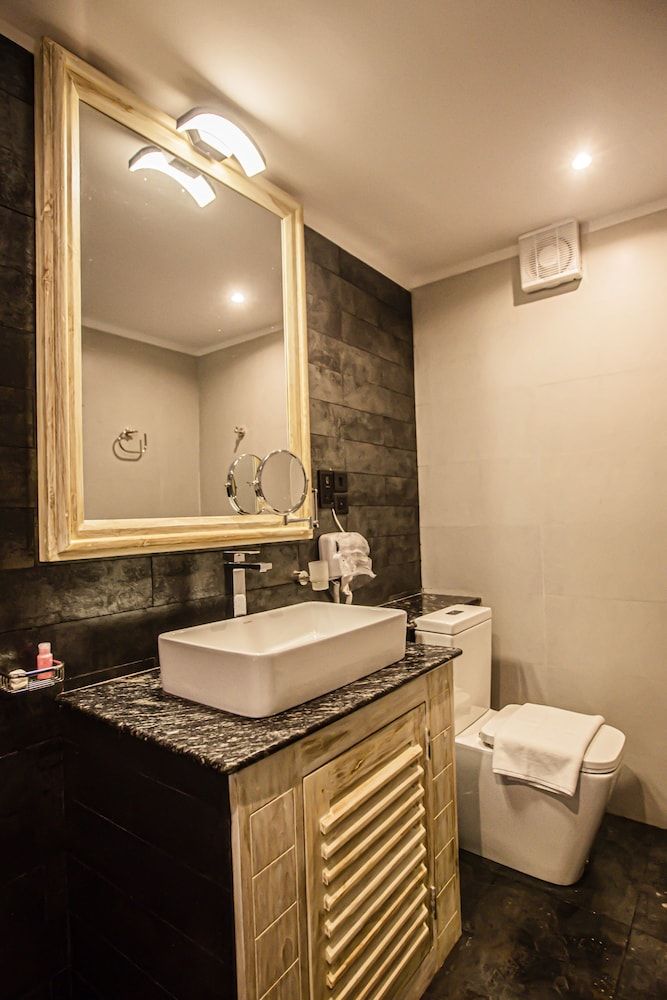 Emerald Bay Resort Mirissa Deluxe Triple Room, Multiple Beds, Sea View 5