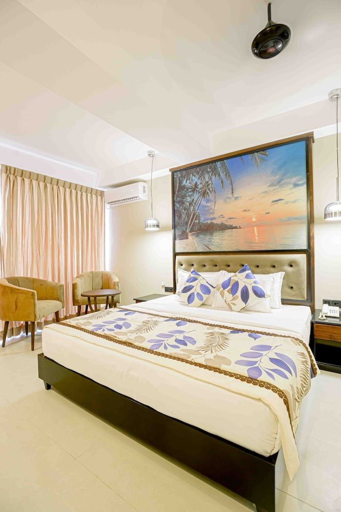 Emerald Bay Resort Mirissa Deluxe Room, 1 King Bed, Sea View 4