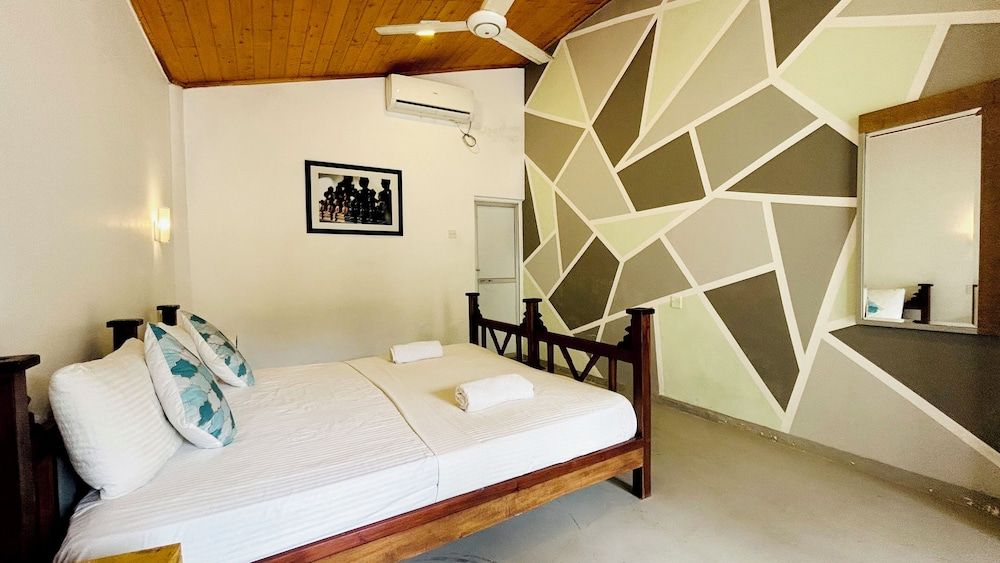 Canberra Holidays - Mirissa Standard Double Room, Patio, Garden View 2