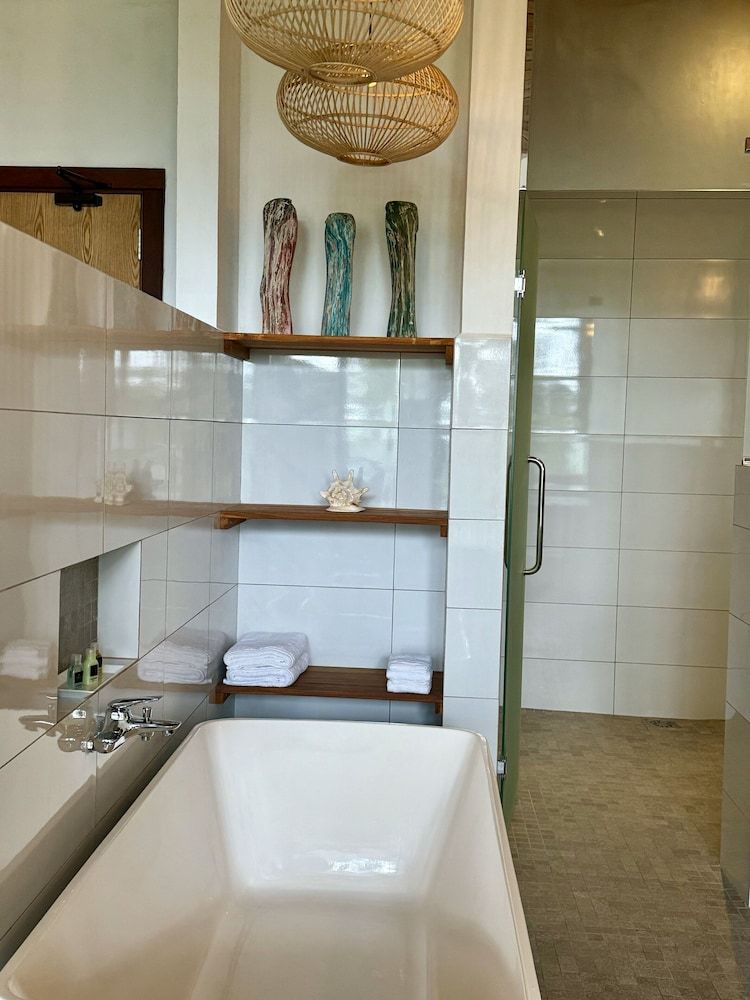 Coastline Mirissa Boutique hotel and spa Deluxe Room 9