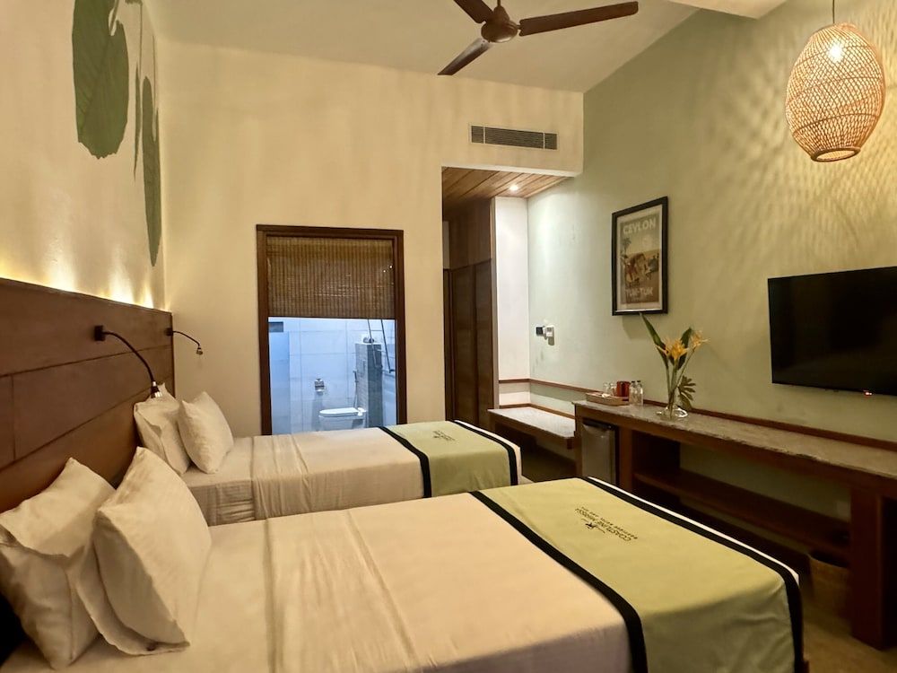 Coastline Mirissa Boutique hotel and spa Premium Twin Room 4