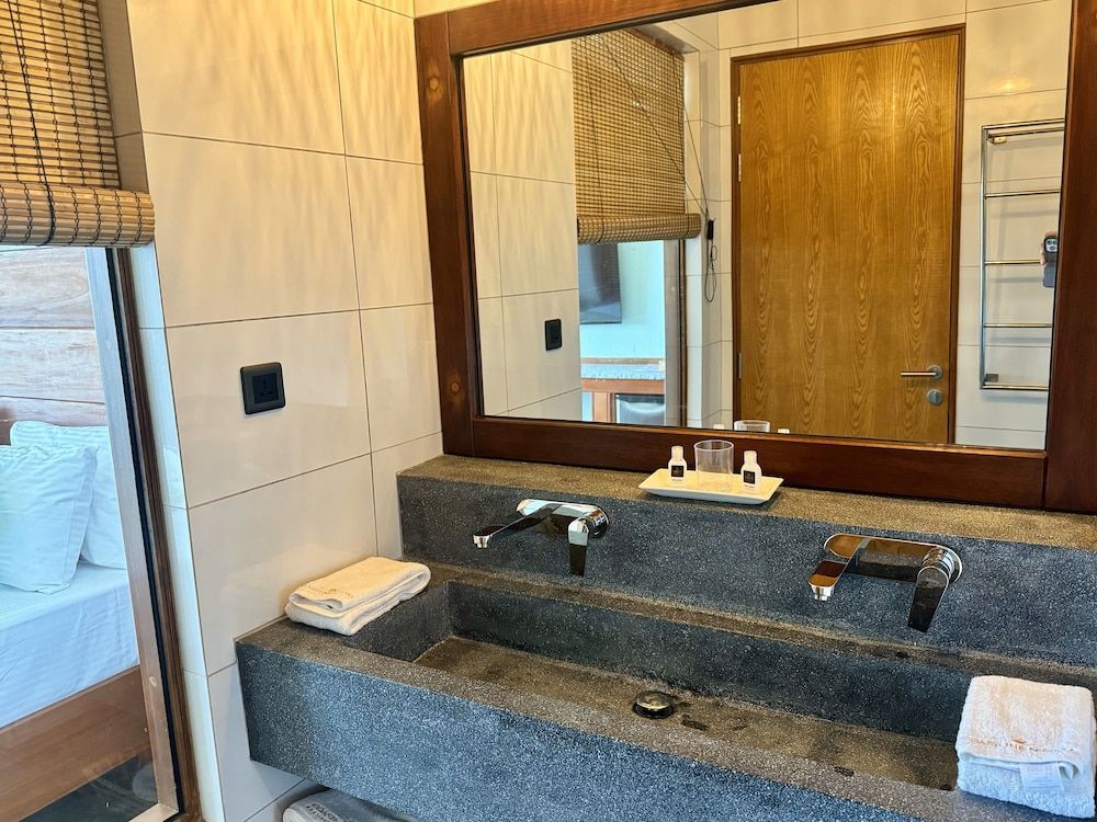 Coastline Mirissa Boutique hotel and spa Premium Double Room 9