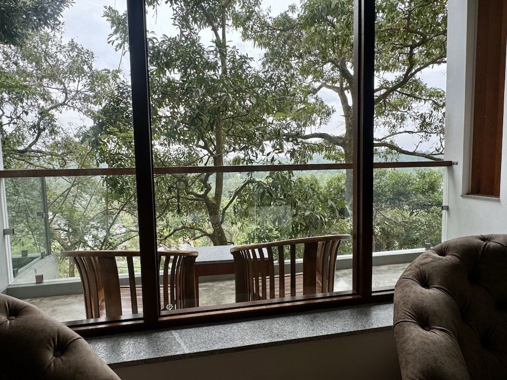 Coastline Mirissa Boutique hotel and spa Deluxe Room 6