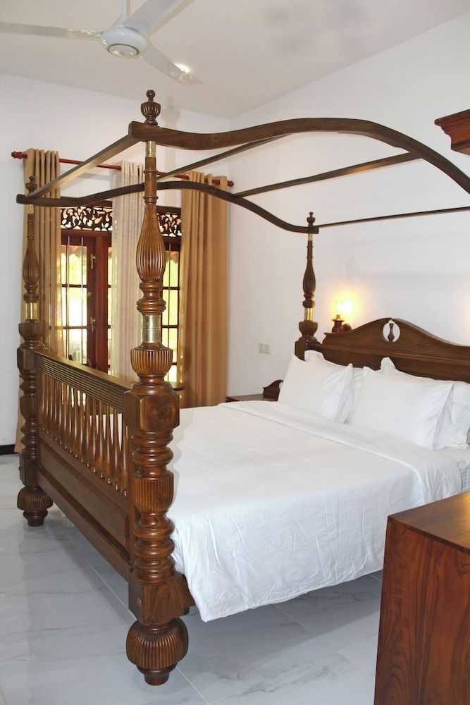 Charika Villa Basic Double Room 8