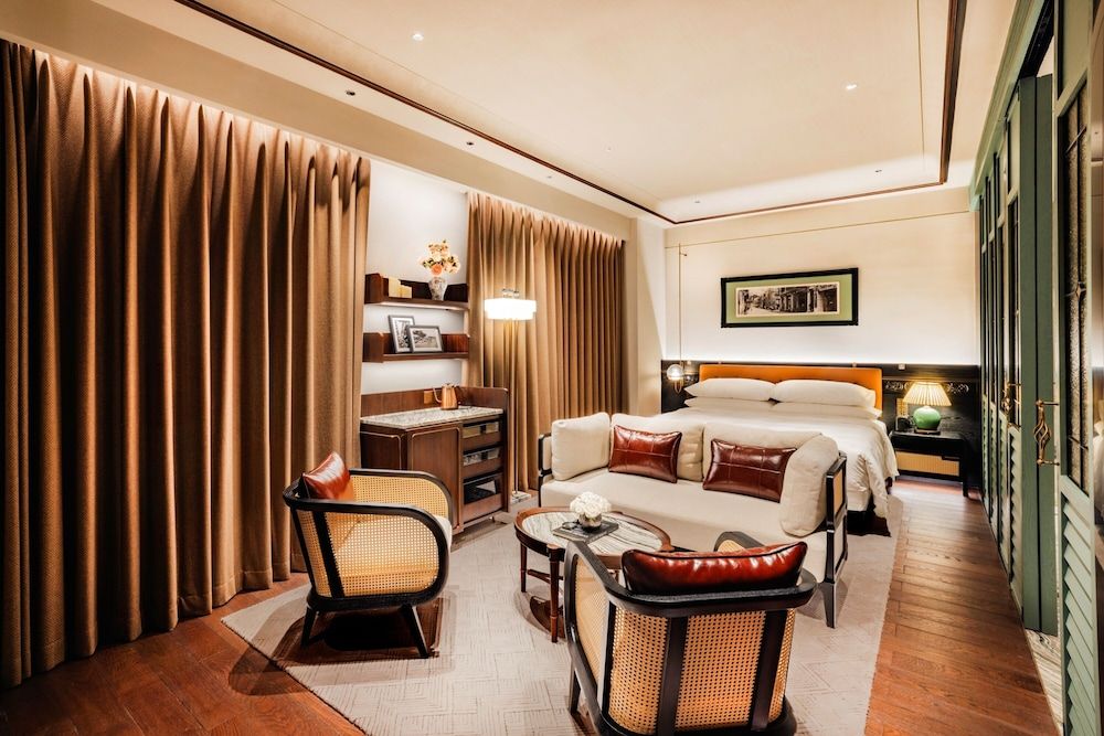 Hotel Central Deluxe Room, 1 Queen Bed, City View 2