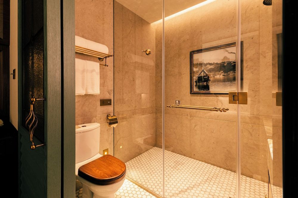 Hotel Central Classic Room, 2 Twin Beds, City View 6