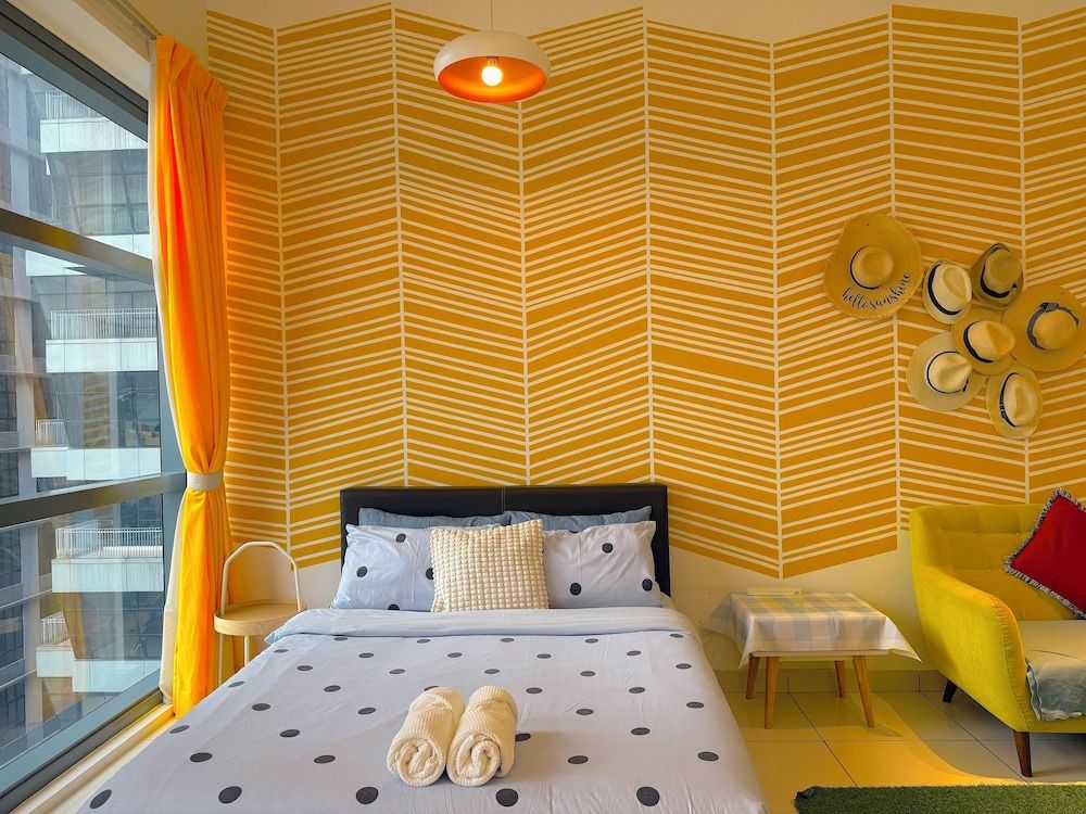 Superior Studio, 1 Queen Bed, Kitchenette, City View