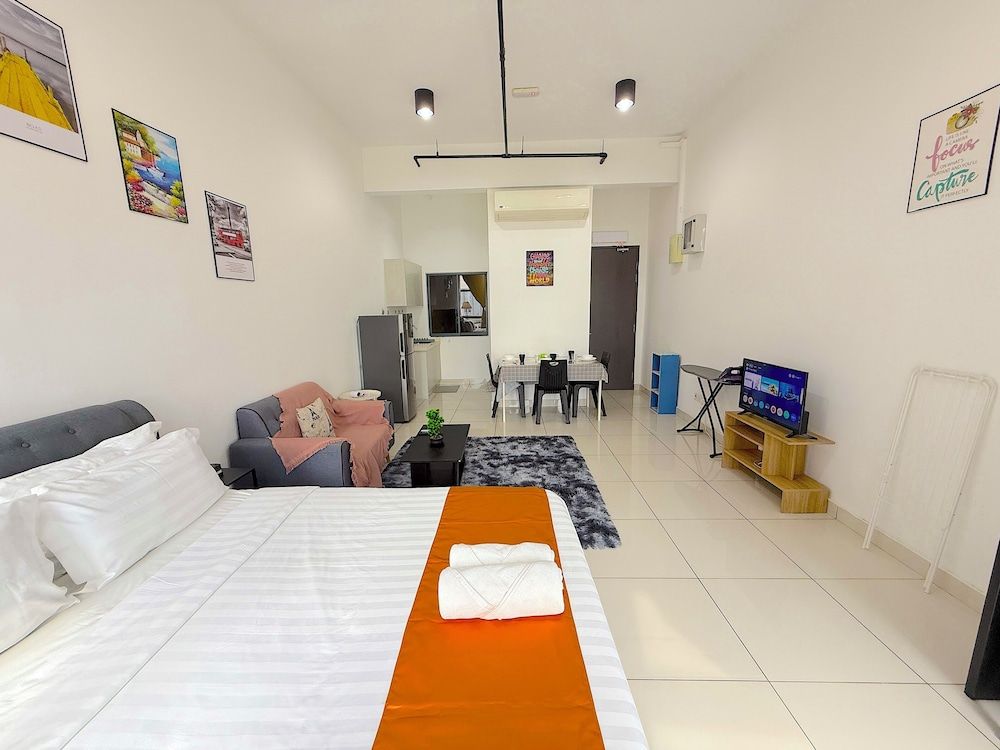 Exclusive Studio Suite, 1 Queen Bed, Refrigerator & Microwave, City View