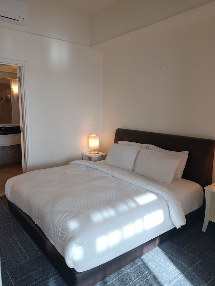 Premier Apartment, City View
