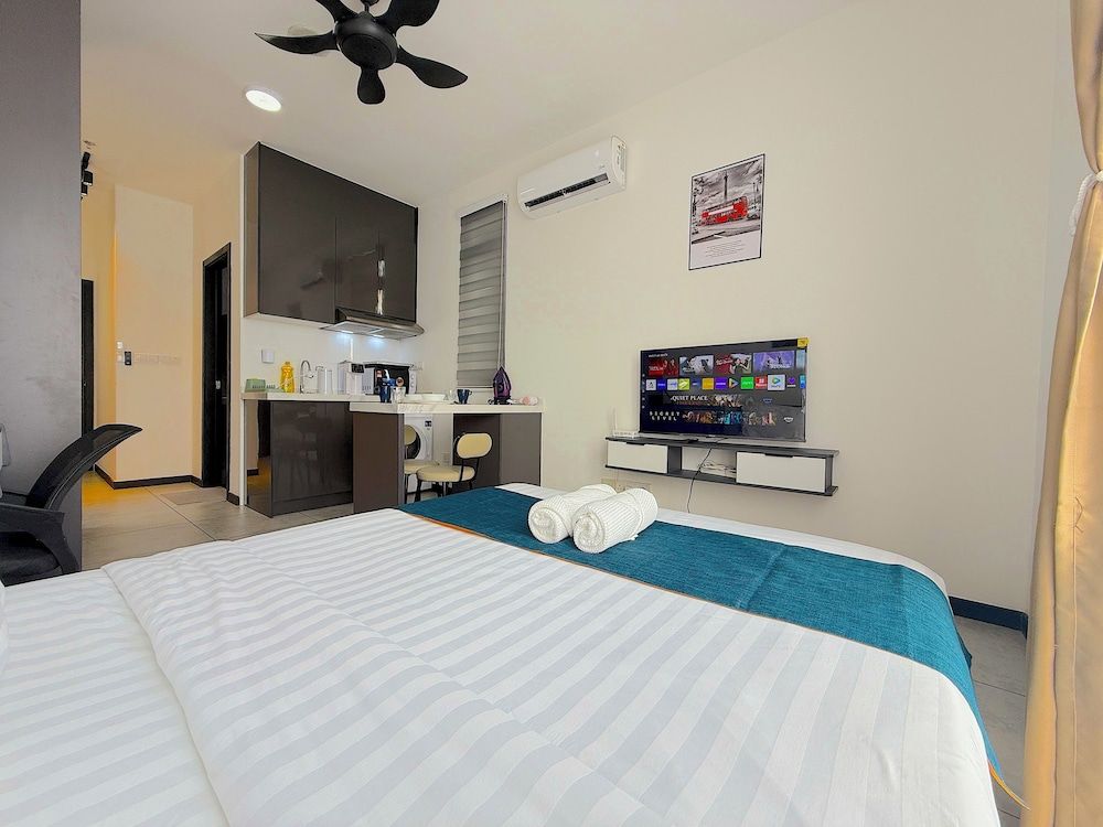 Royal Apartment, 1 Queen Bed, Non Smoking, Kitchen