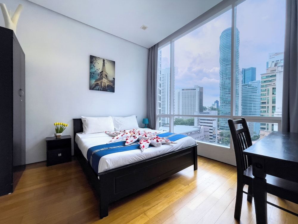 Premier Apartment, City View