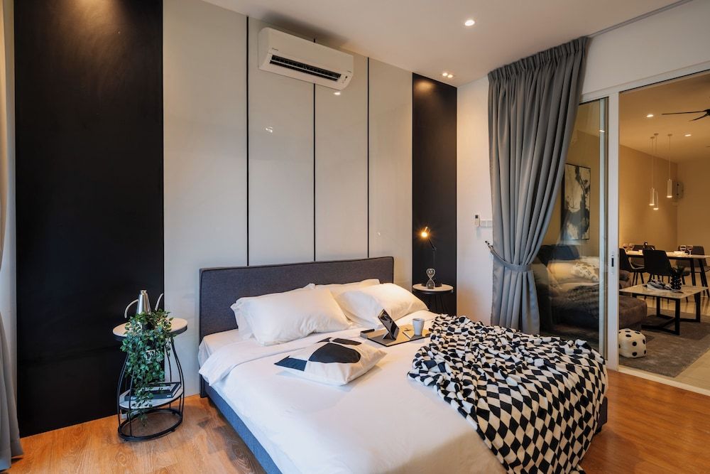 Deluxe Apartment, 1 Queen Bed, Balcony, City View