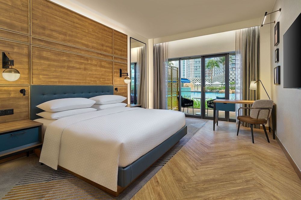 Room, 1 King Bed, Pool Access, Pool View