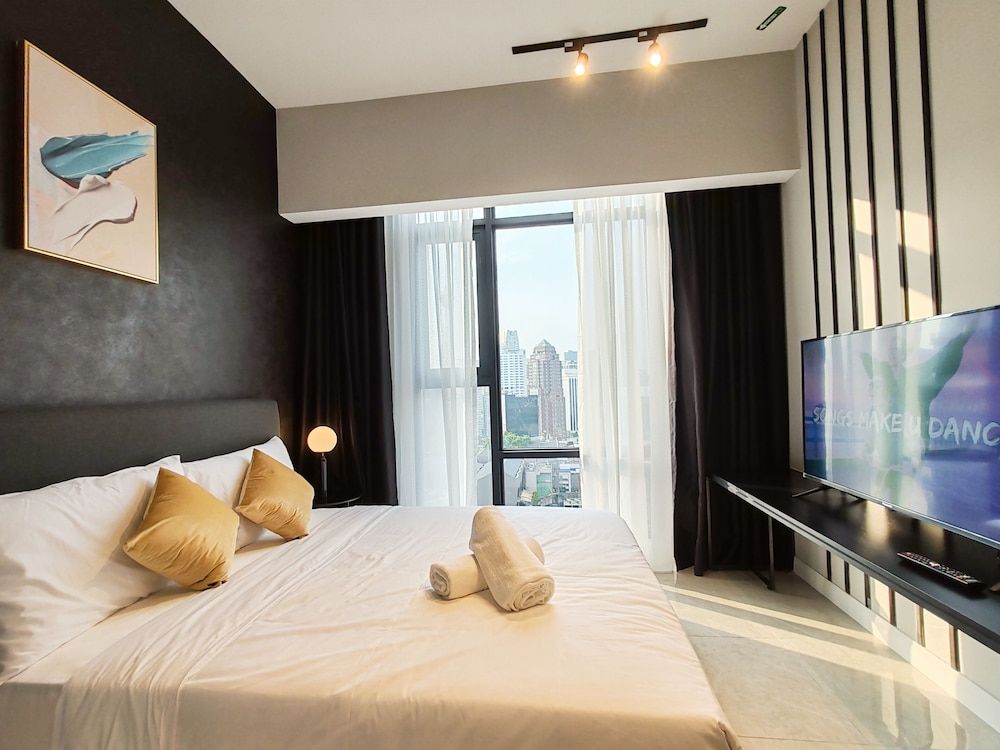 Luxury Condo, 2 Bedrooms, City View