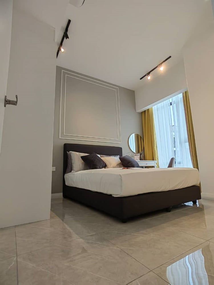 Luxury Condo, 3 Bedrooms, City View