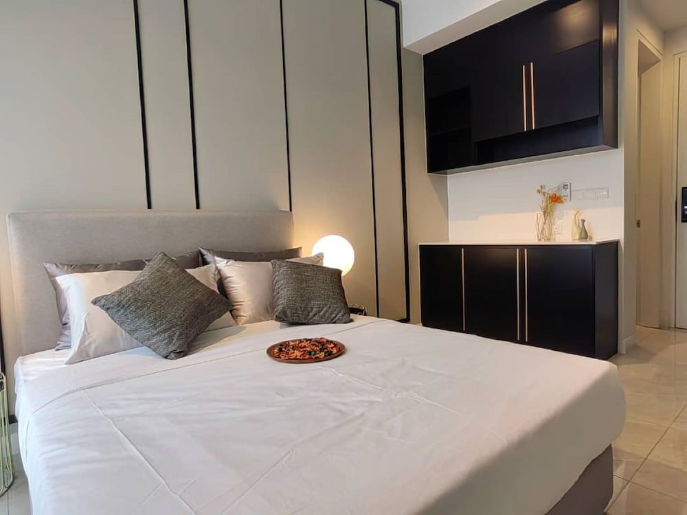 Luxury Condo, 3 Bedrooms, City View
