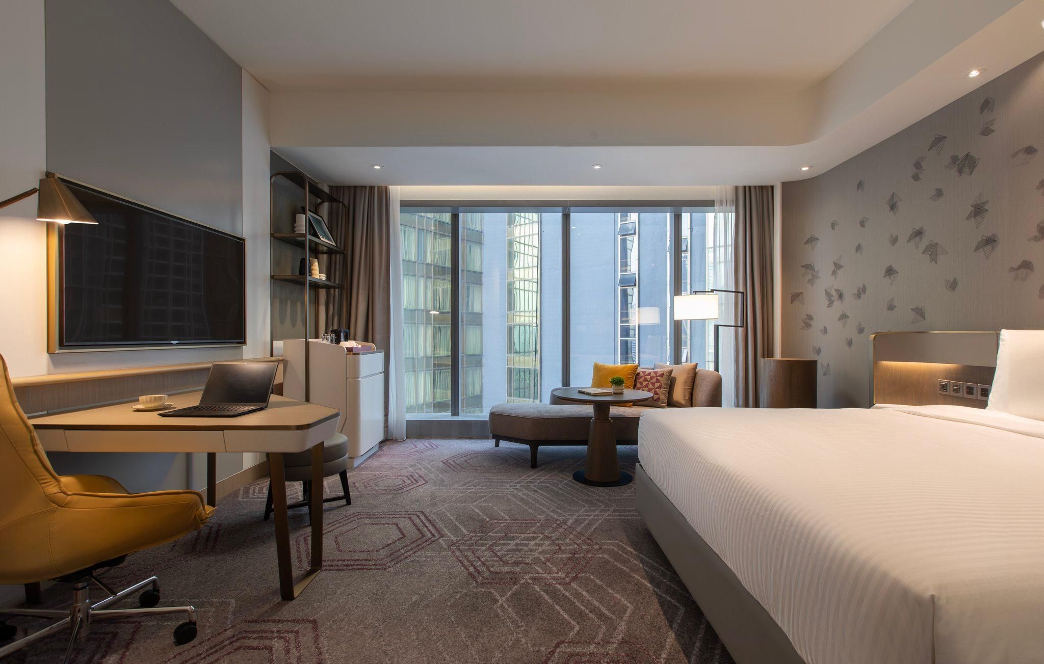 1 King Premium Lounge Access