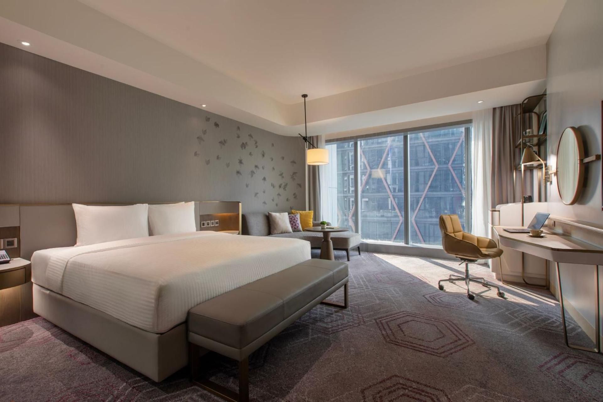 1 King Premium Lounge Access