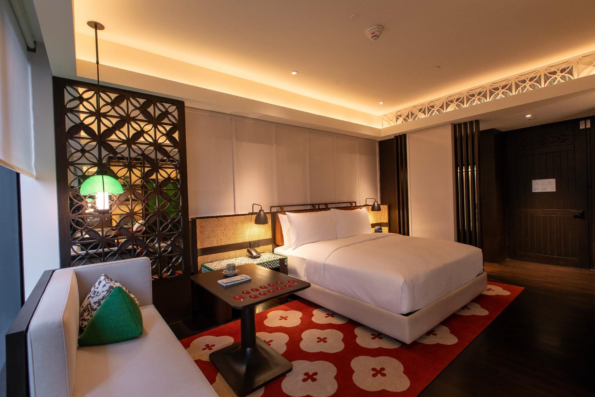 1 King Standard High Floor