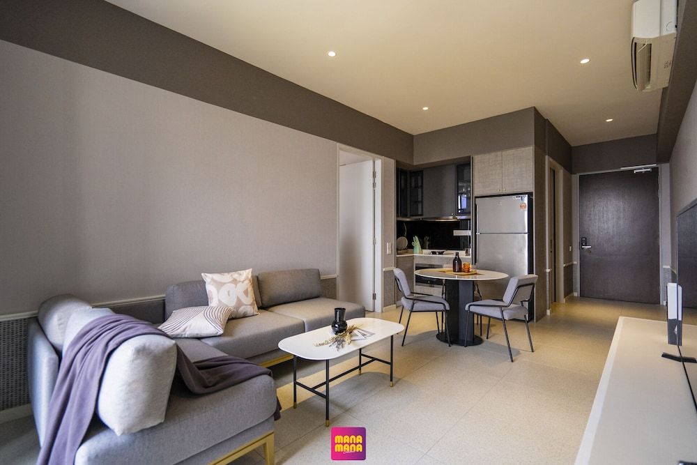 Luxury Apartment, 1 Queen Bed, City View