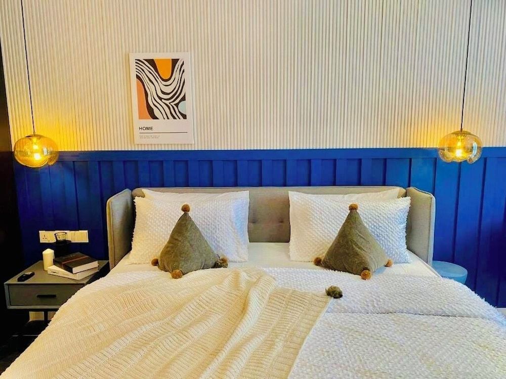 Honeymoon Suite