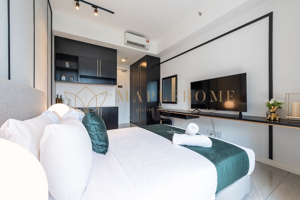 Deluxe Studio Suite, 1 Queen Bed, Non Smoking