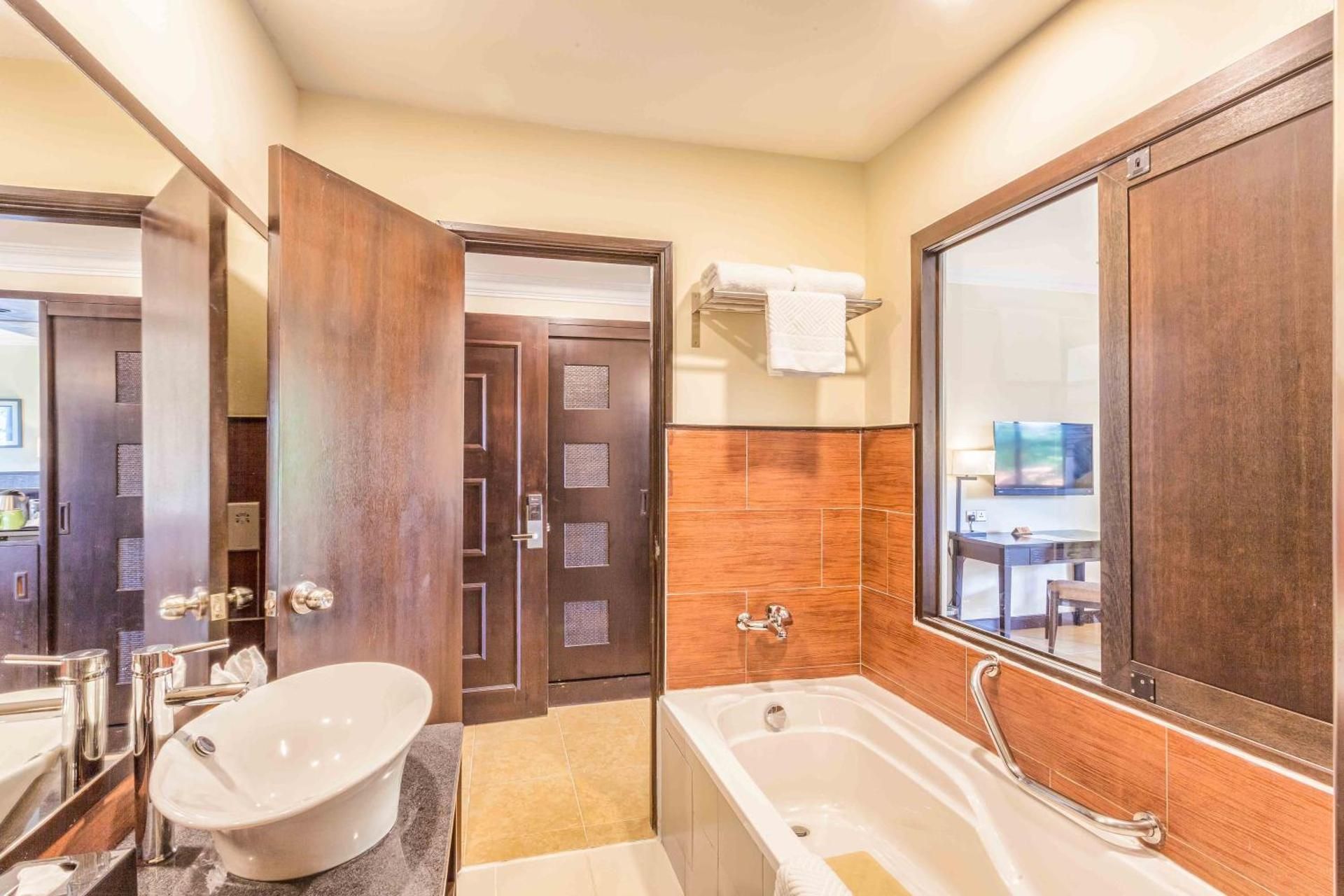 Deluxe King - Beach Wing