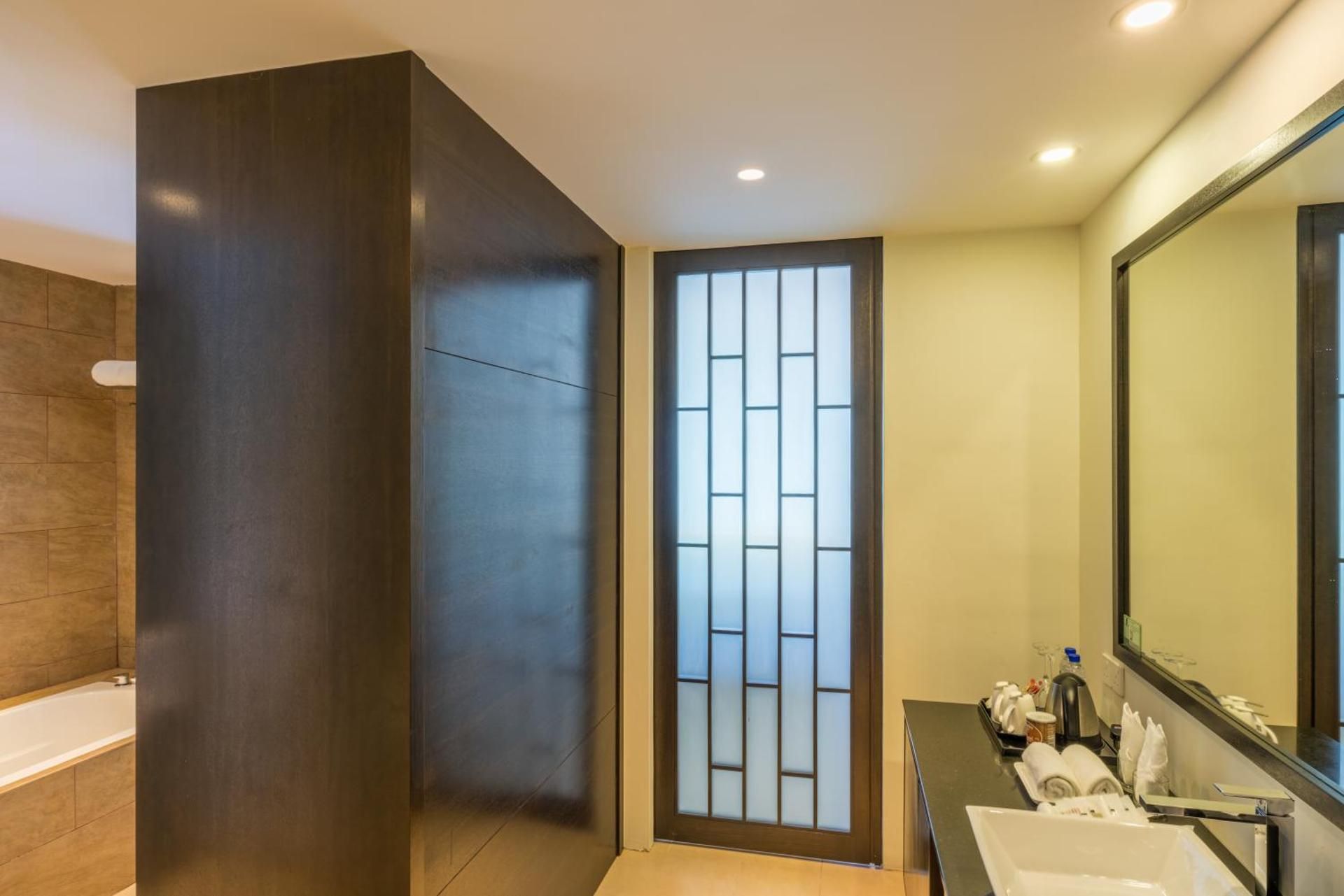 Lagoon Room - King Bed