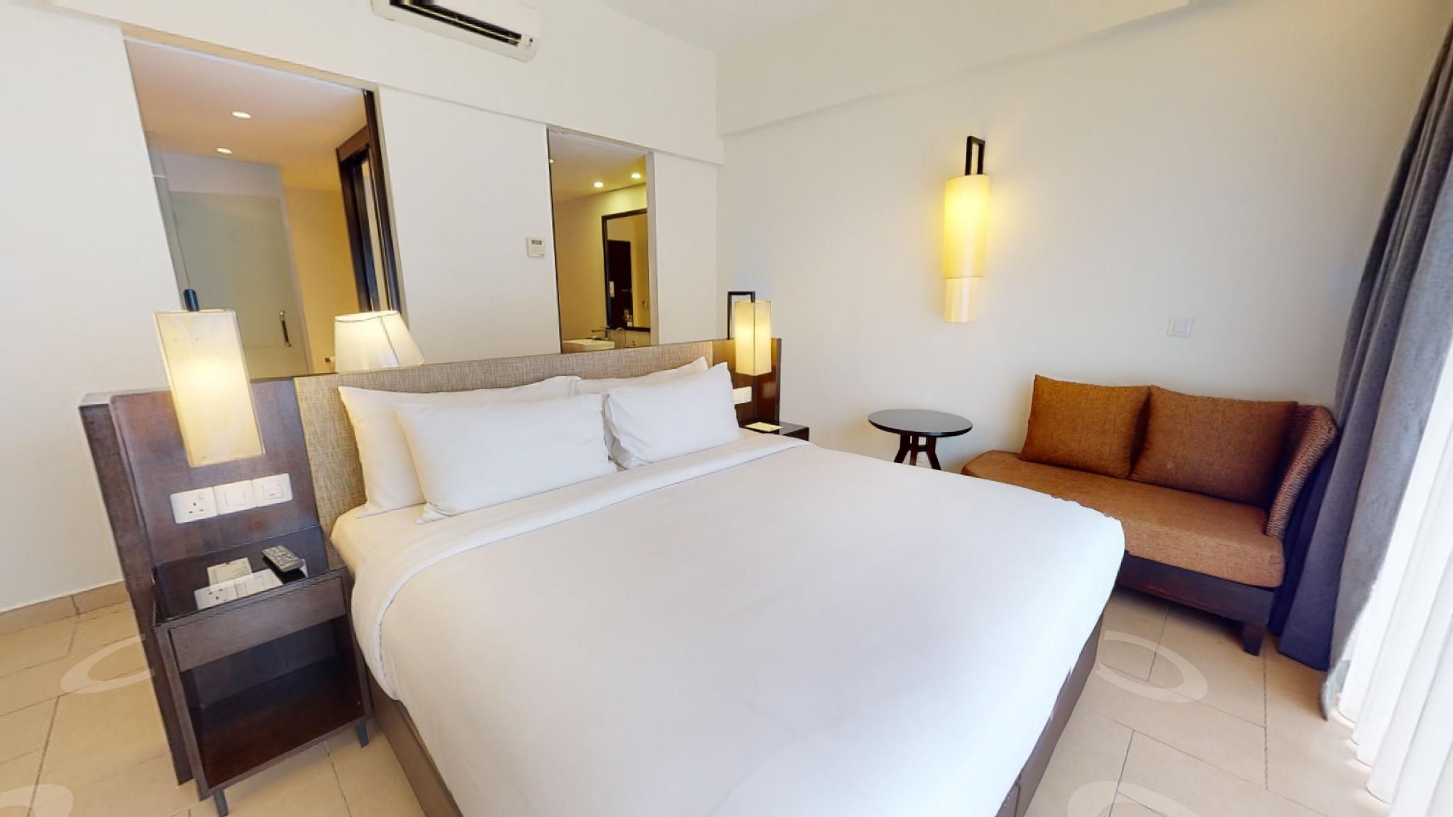 Lagoon Room - King Bed