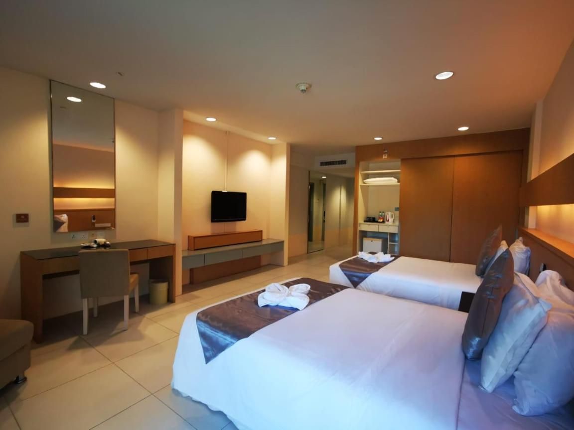 Double or Twin Room with Partial Sea View