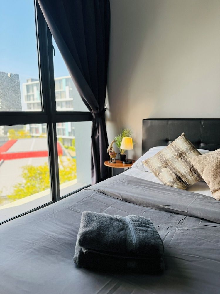 BKASTAYCATION KOTA WARISAN KLIA SEPANG FREE WIFI FREE NETFLIX Standard Studio Suite, Pool View