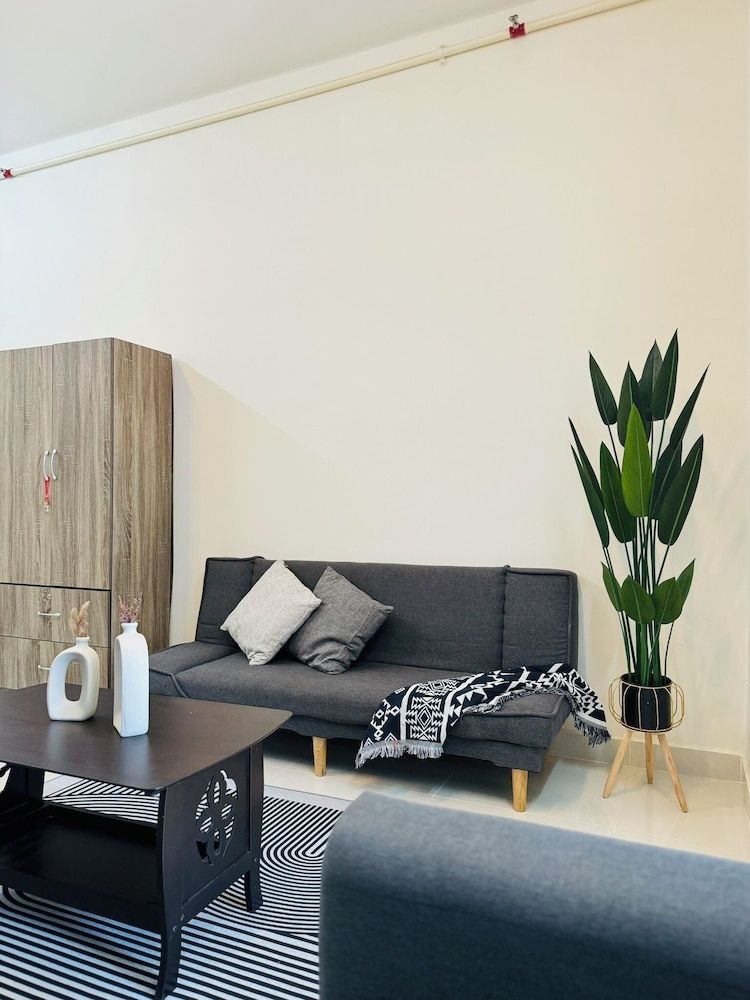 BKASTAYCATION KOTA WARISAN KLIA SEPANG FREE WIFI FREE NETFLIX Standard Studio Suite, Pool View 6