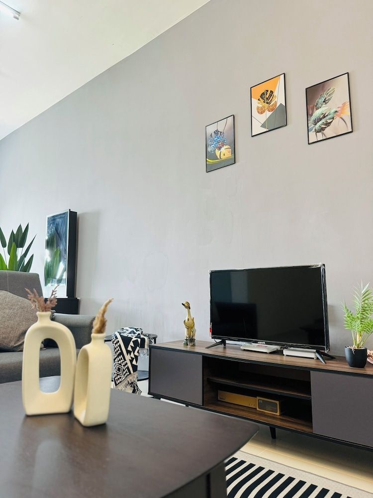 BKASTAYCATION KOTA WARISAN KLIA SEPANG FREE WIFI FREE NETFLIX Standard Studio Suite, Pool View 7