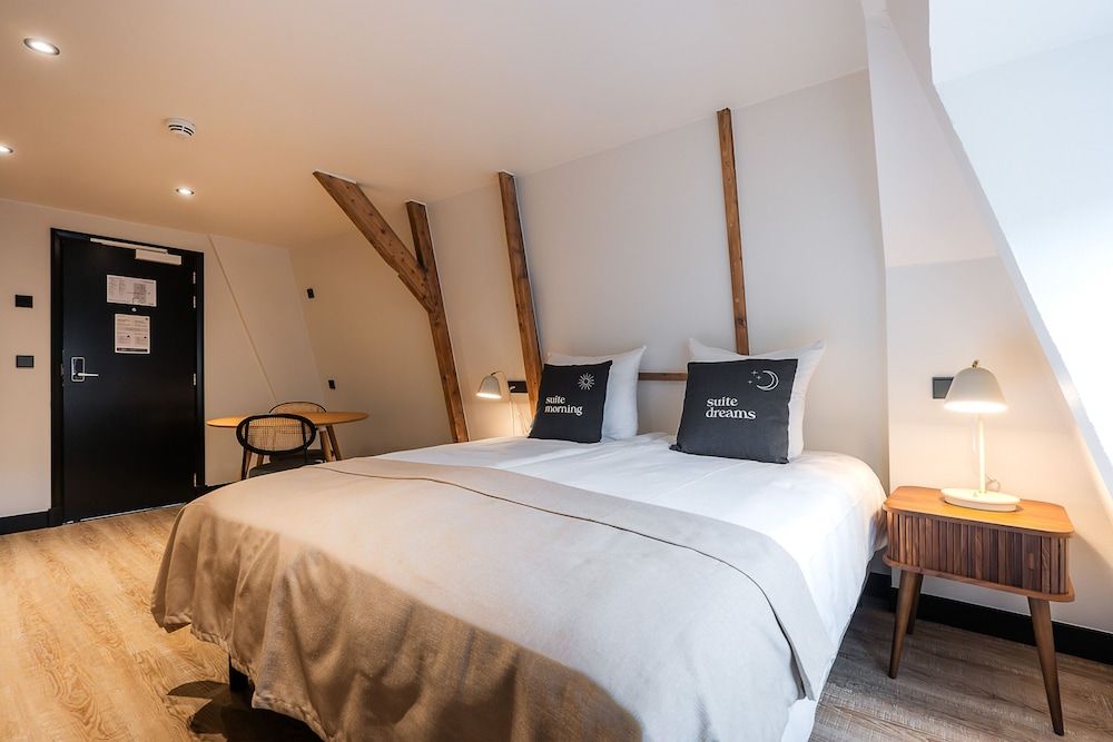 Limehome Amsterdam Leidsekruisstraat Comfort Queen Room 4