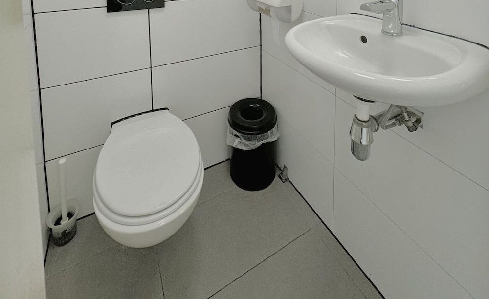 CS Hotel Economy Double Room, Shared Bathroom 2