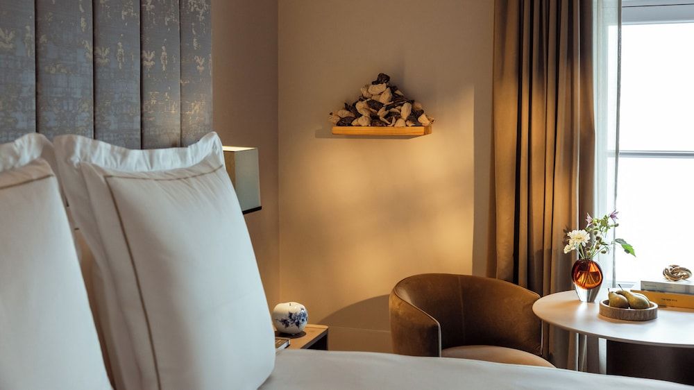 Rosewood Amsterdam Deluxe Room 4