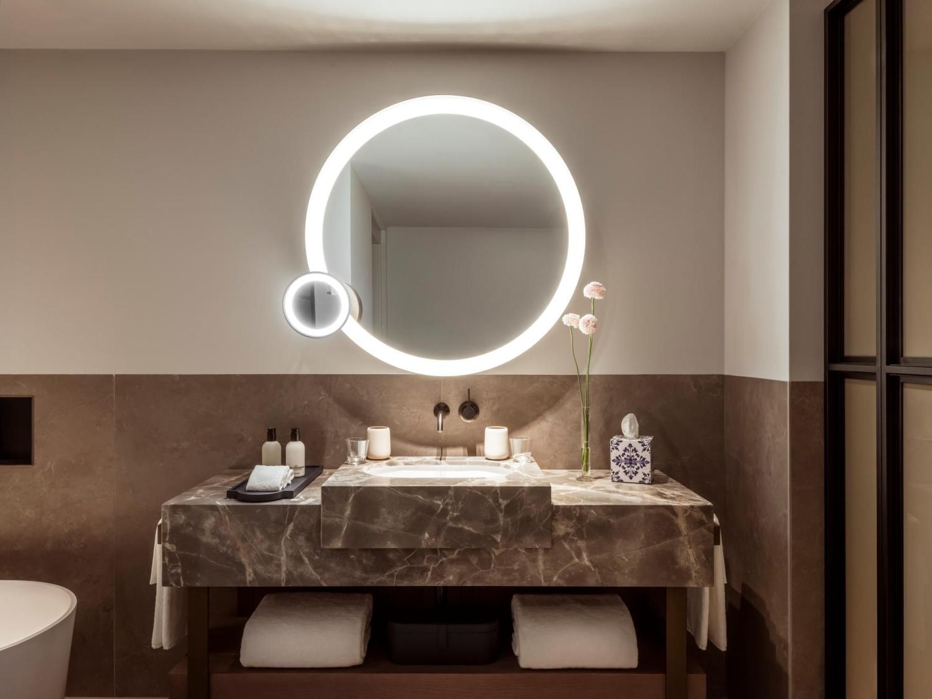 Rosewood Amsterdam Deluxe Room 3