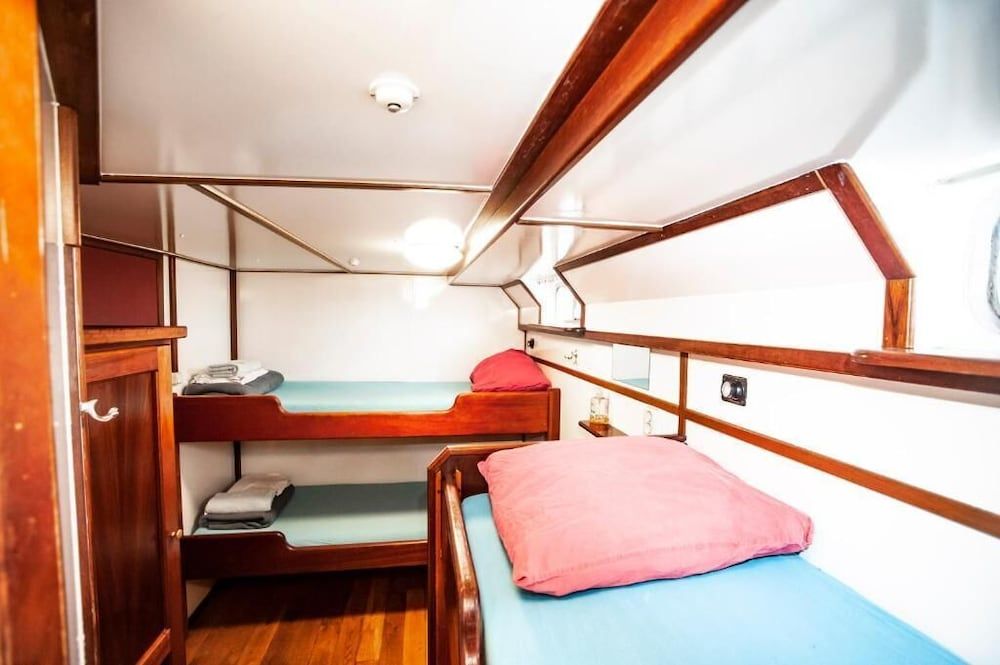 Amsterdam Hotelboat Standard Quadruple Room