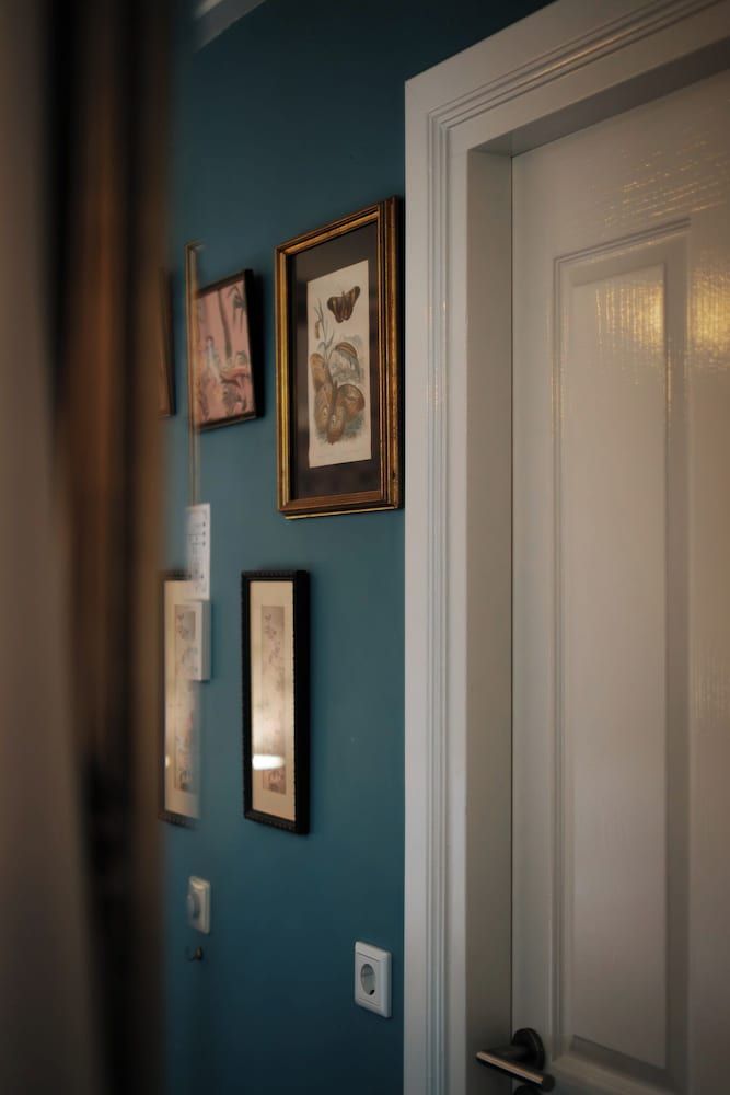 Rosalia's Menagerie InnUpstairs Double Room, 1 King Bed, Courtyard View 15