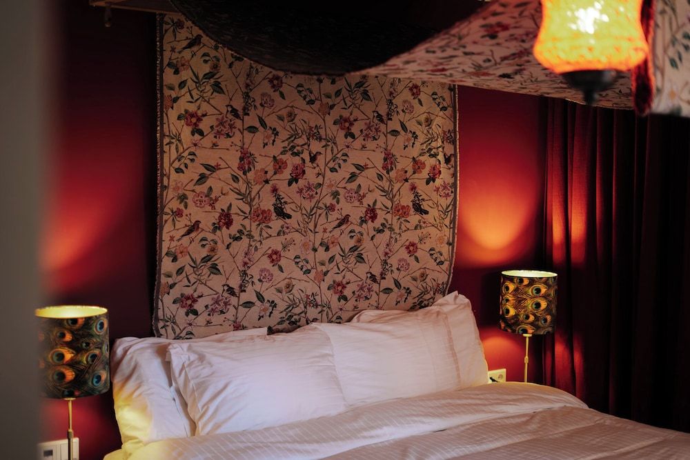 Rosalia's Menagerie InnUpstairs Double Room, 1 King Bed, Courtyard View 5