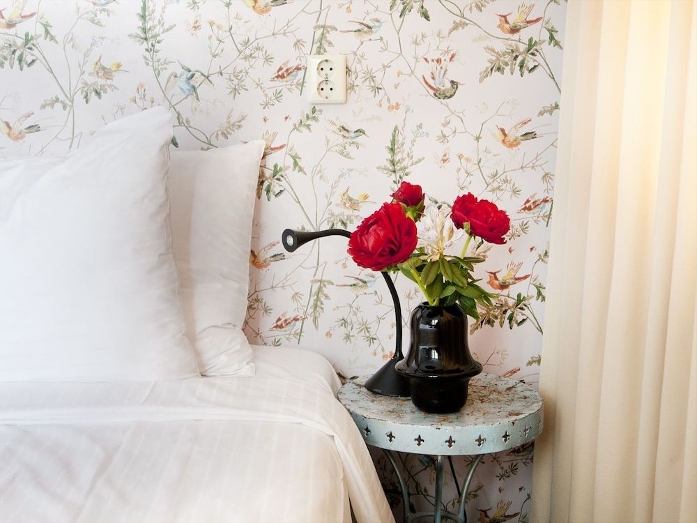 Rosalia's Menagerie InnUpstairs Double Room, 1 King Bed, Courtyard View 13