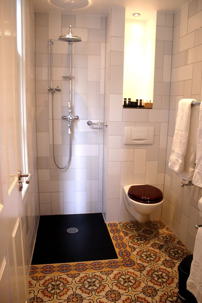 Rosalia's Menagerie InnUpstairs Double Room, 1 King Bed, Courtyard View 9