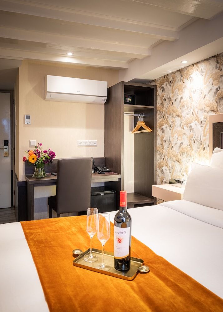 Hotel Oscar Deluxe Double or Twin Room