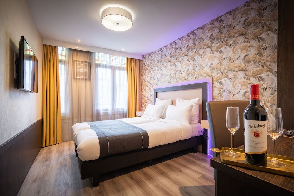 Hotel Oscar Deluxe Double or Twin Room 3