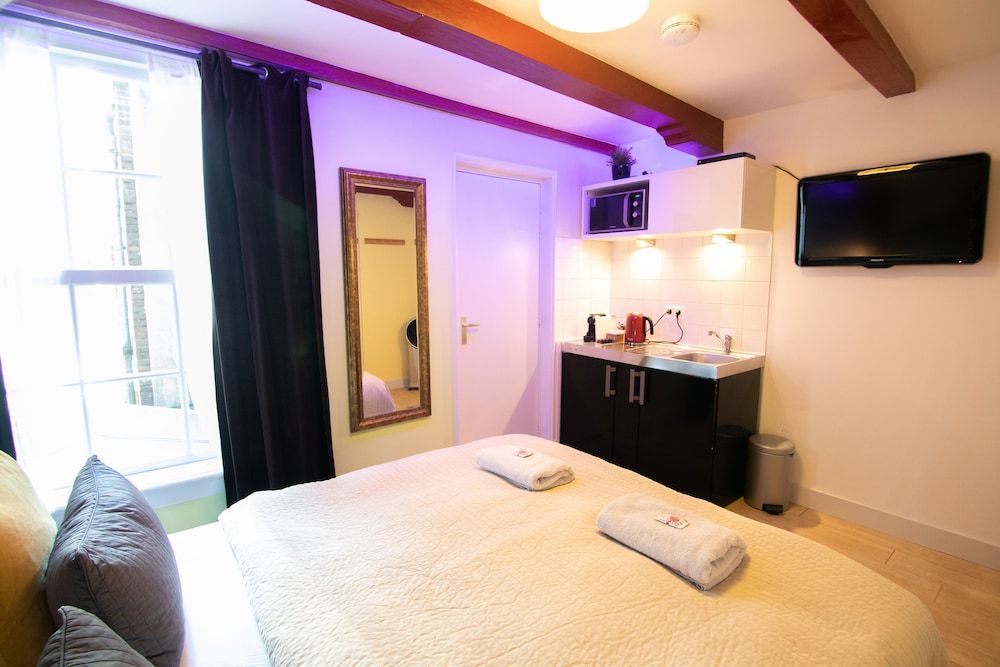 Sunflower Amsterdam Deluxe Suite 2