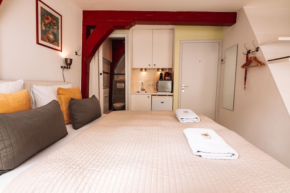 Sunflower Amsterdam Design Double Room, City View 4