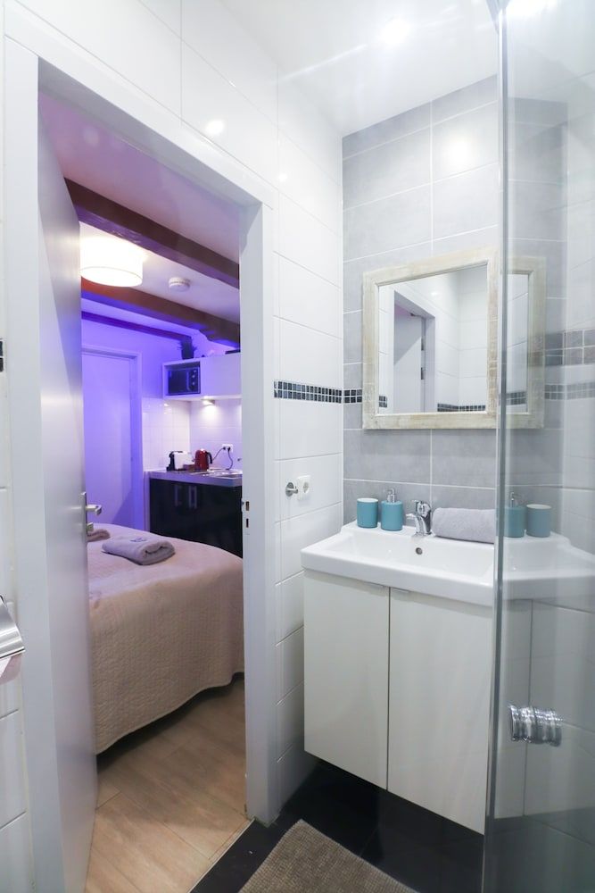 Sunflower Amsterdam Deluxe Suite 5