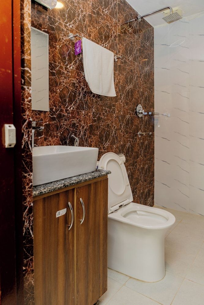 Hotel Royal Airport Deluxe Double or Twin Room, Mountain View 7